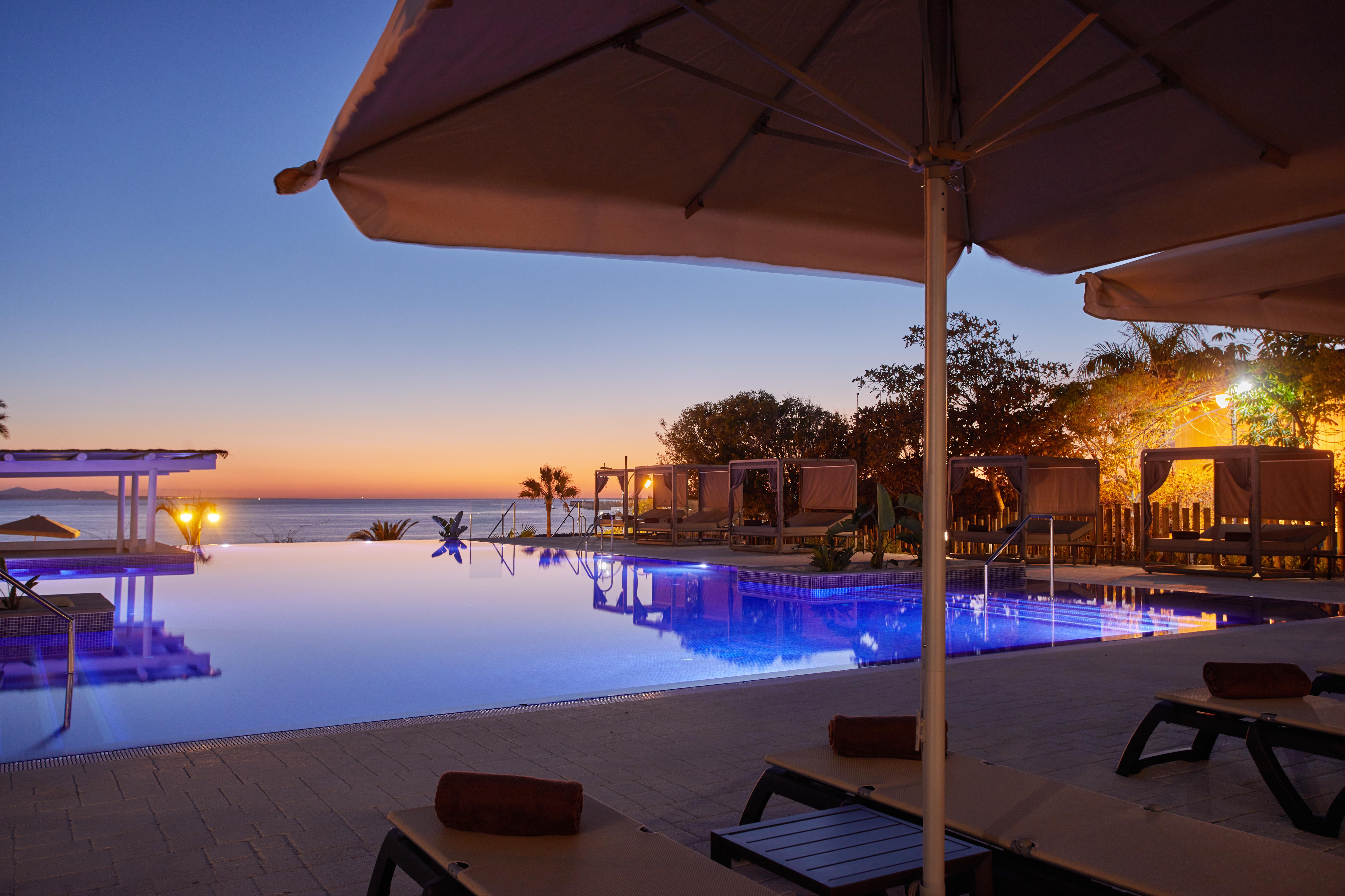 Dreams Lanzarote Playa Dorada Resort & Spa Playa Blanca  Exterior photo Sunset at the pool