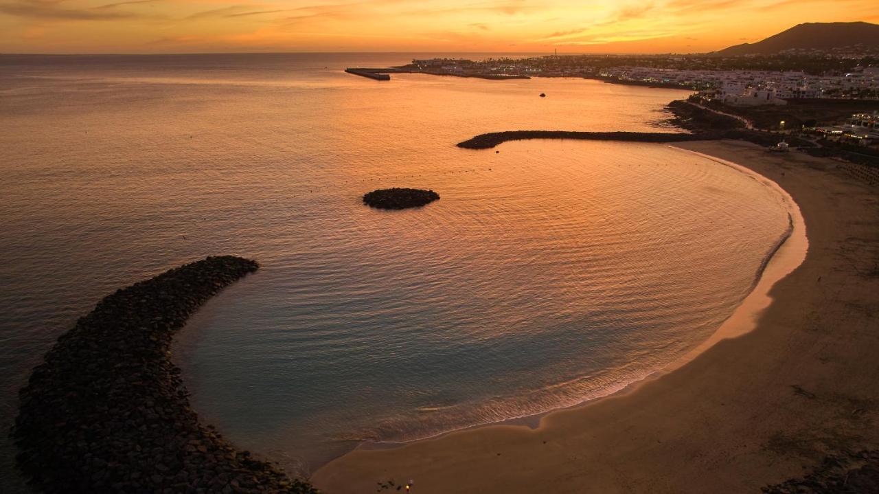 Dreams Lanzarote Playa Dorada Resort & Spa Playa Blanca  Exterior photo Aerial view of the bay